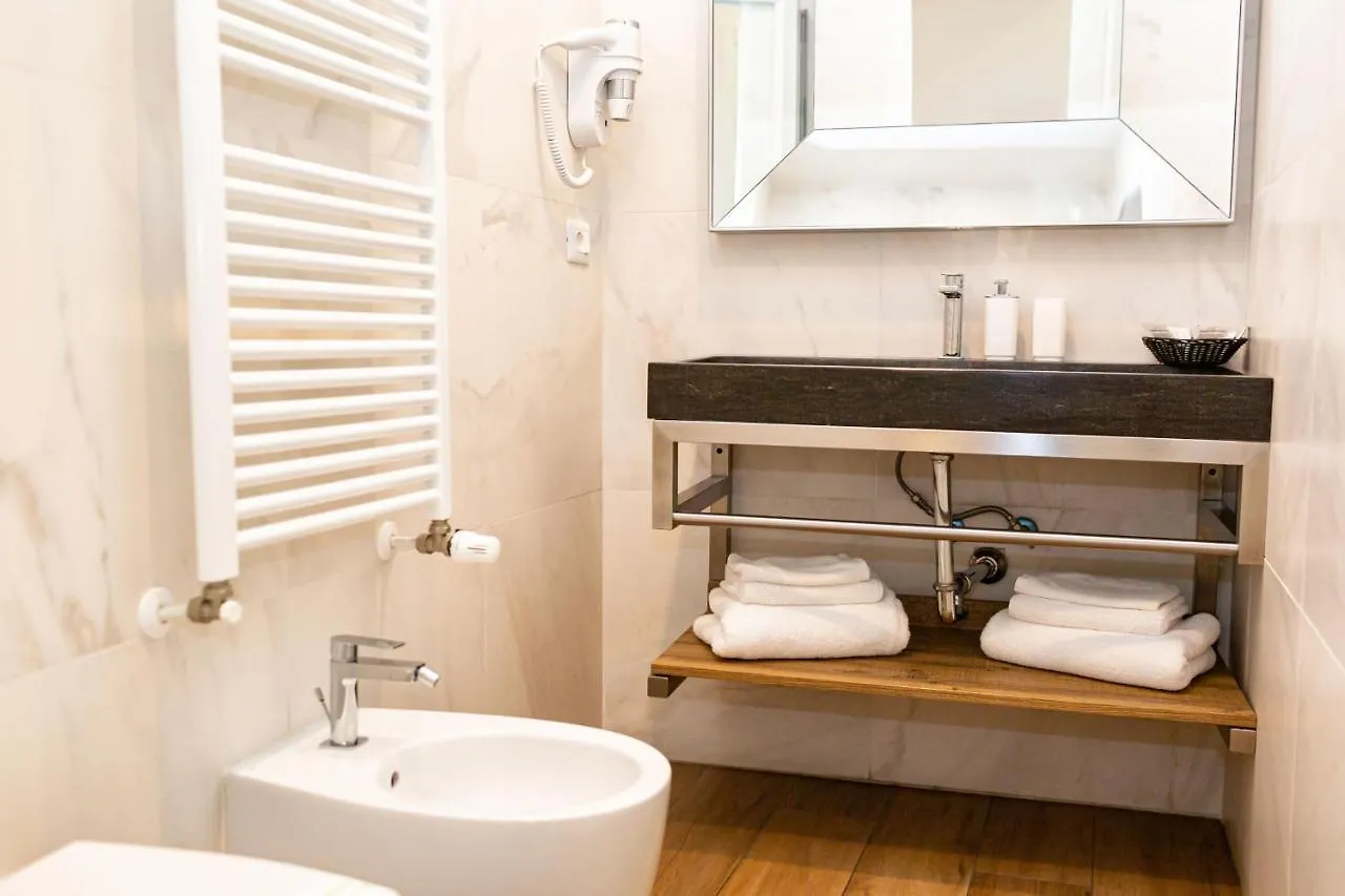 볼로냐 라 피네스트라 술 카날레 B&B